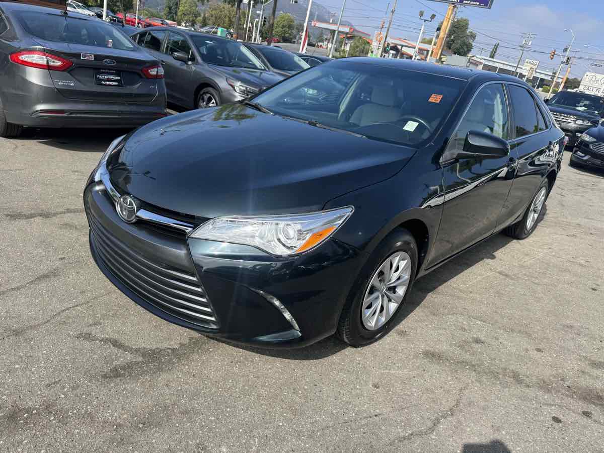 Used 2016 Toyota Camry SE image 3