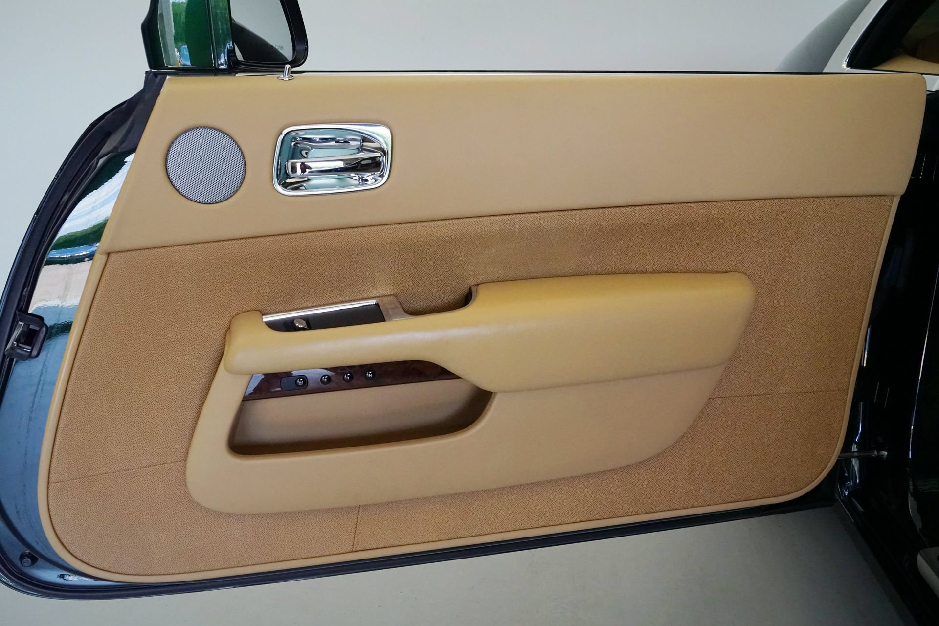 Used 2019 Rolls-Royce Wraith RWD image 24