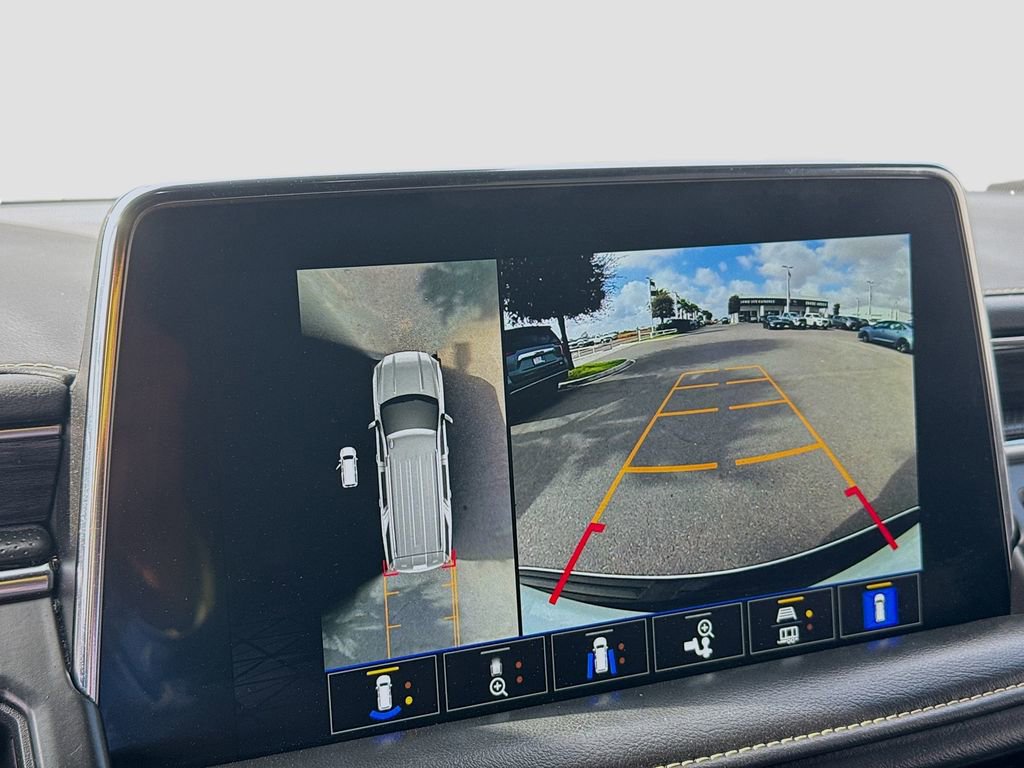 Used 2024 GMC Yukon XL SLT w/ SLT Luxury Package image 18