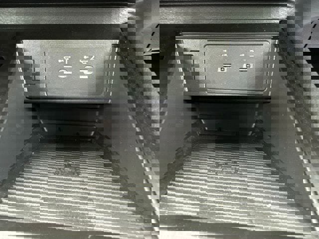 New 2025 Nissan Kicks SR image 29