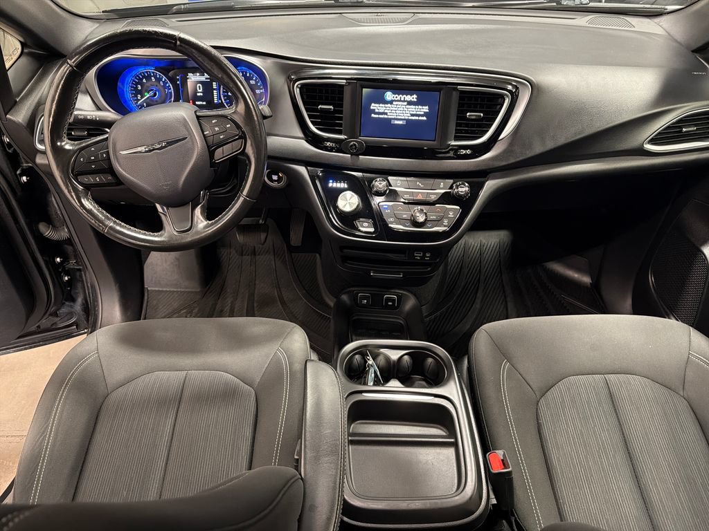 Used 2019 Chrysler Pacifica Touring Plus w/ S Appearance Package FWD image 4
