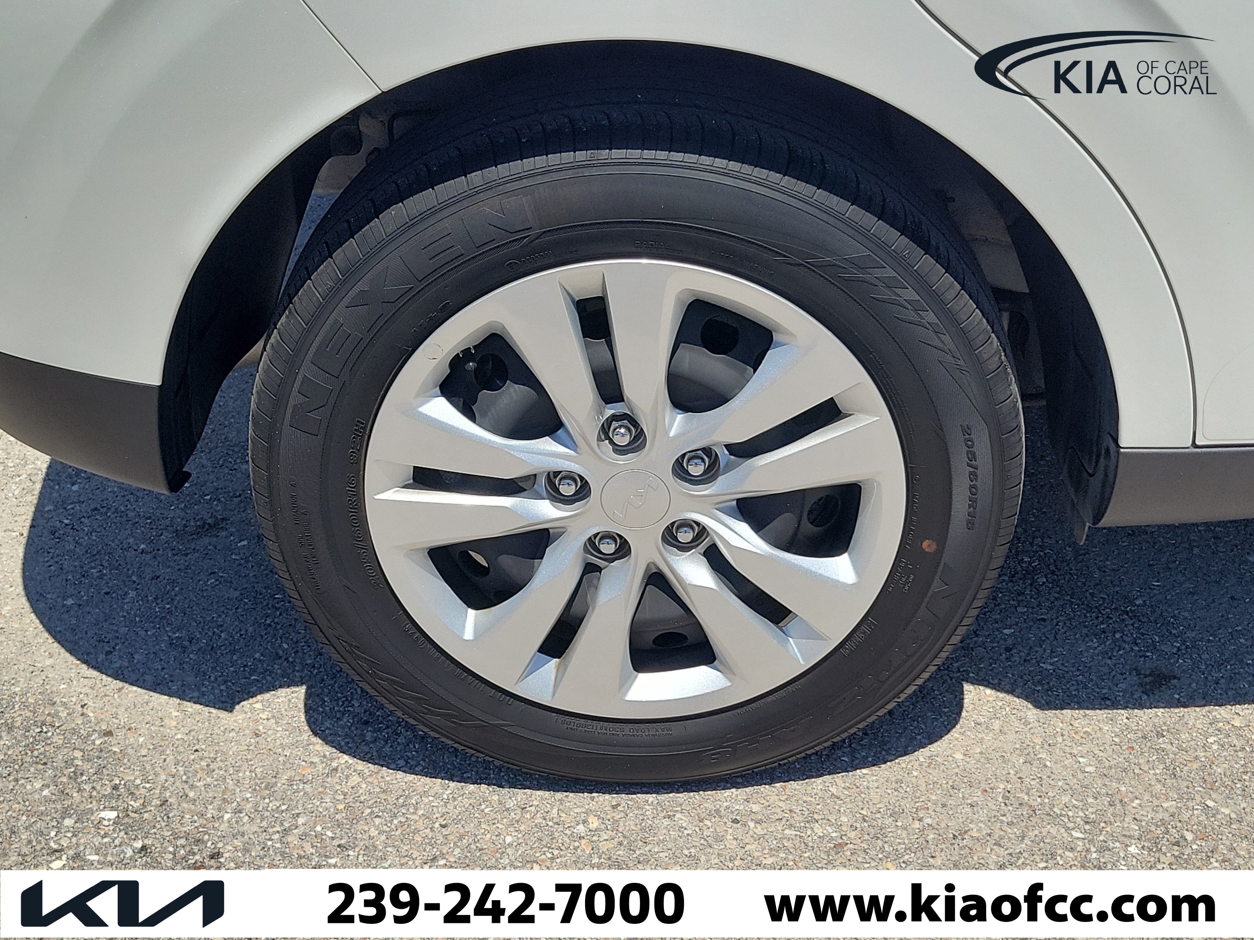 Used 2025 Kia Soul LX FWD image 9