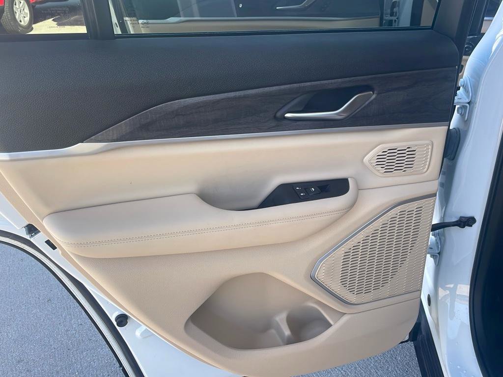 Used 2022 Jeep Grand Cherokee Limited AWD/4WD image 16