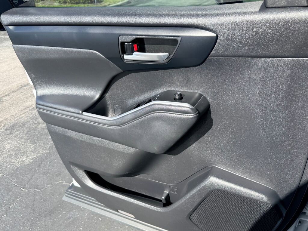 Used 2021 Toyota Highlander XLE image 23