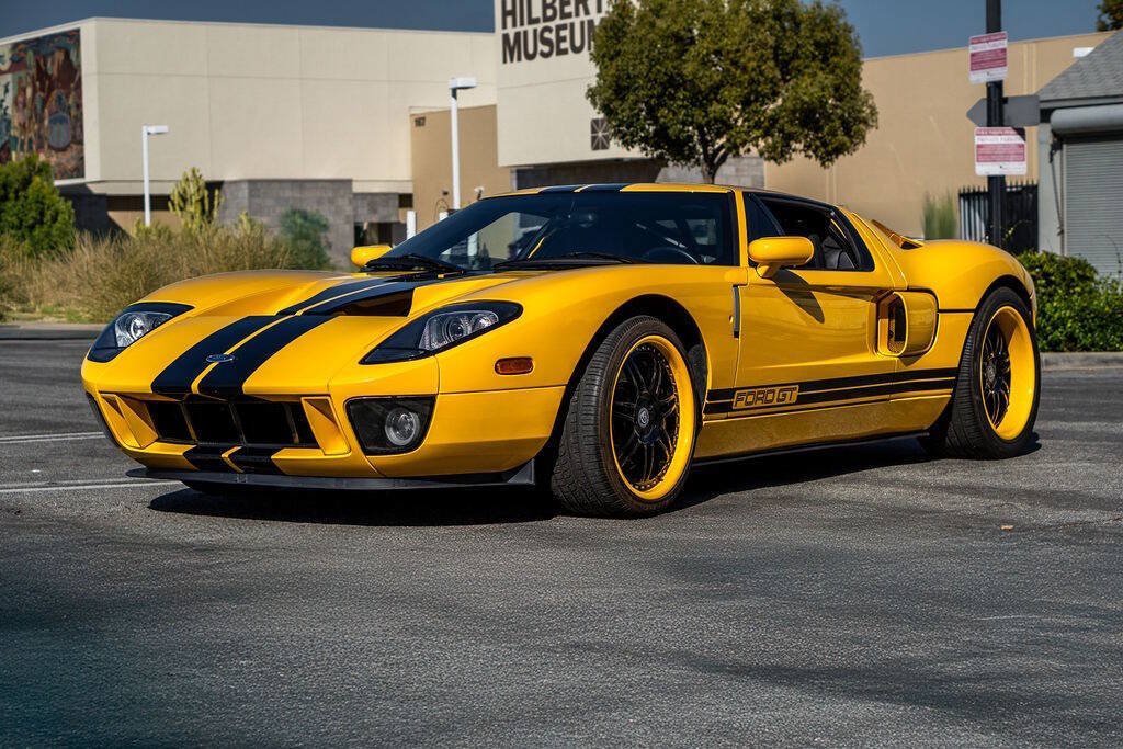 Used 2006 Ford GT RWD image 3