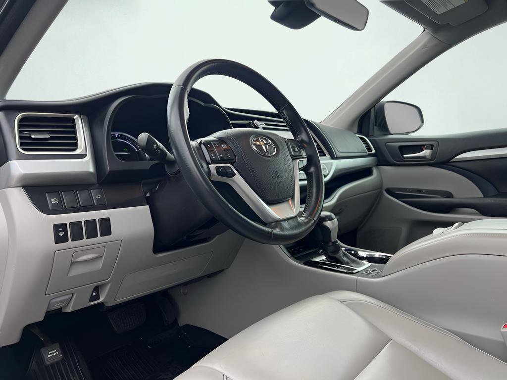 Used 2018 Toyota Highlander XLE image 35
