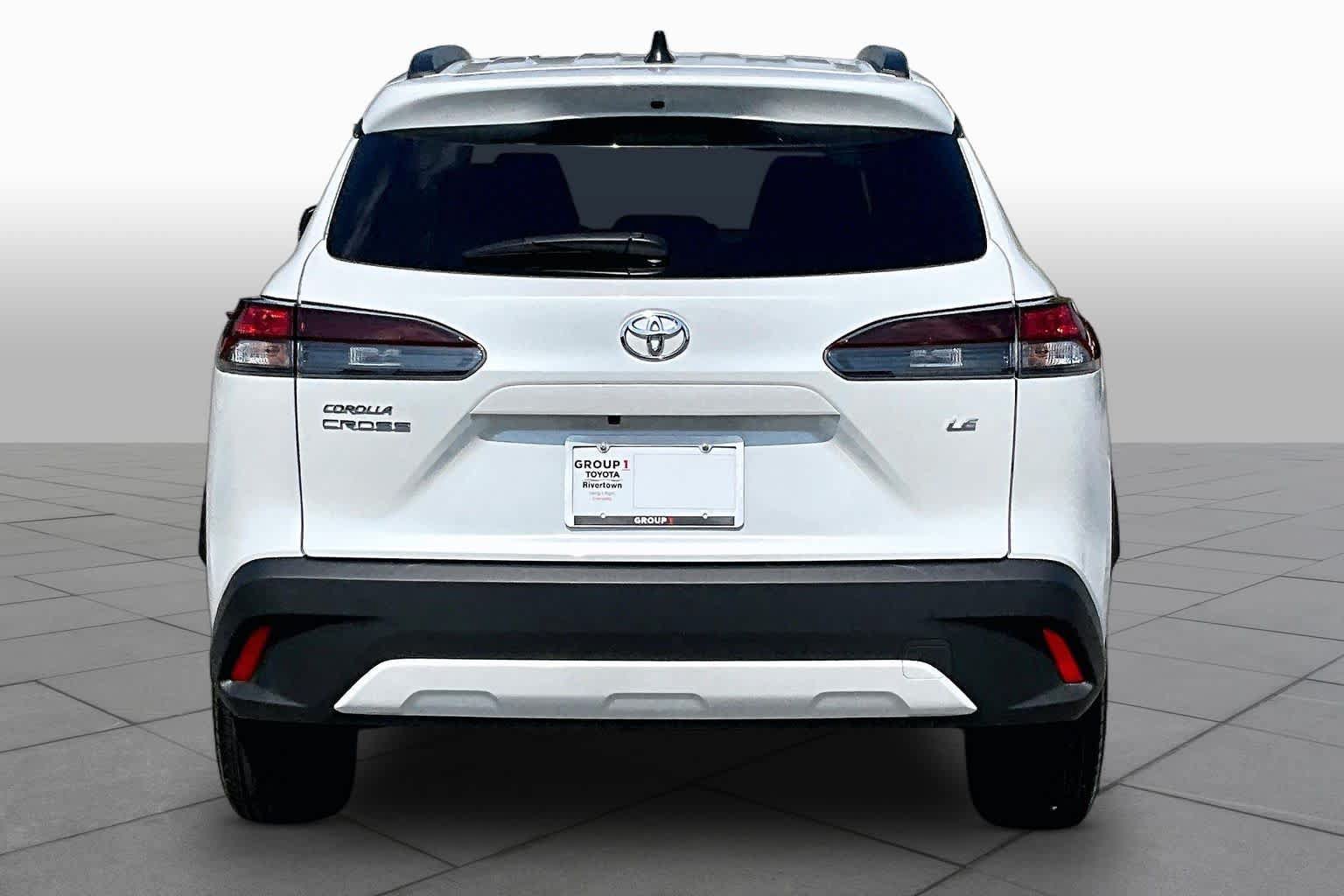 Used 2026 Toyota Corolla Cross LE w/ Moonroof Package FWD image 5