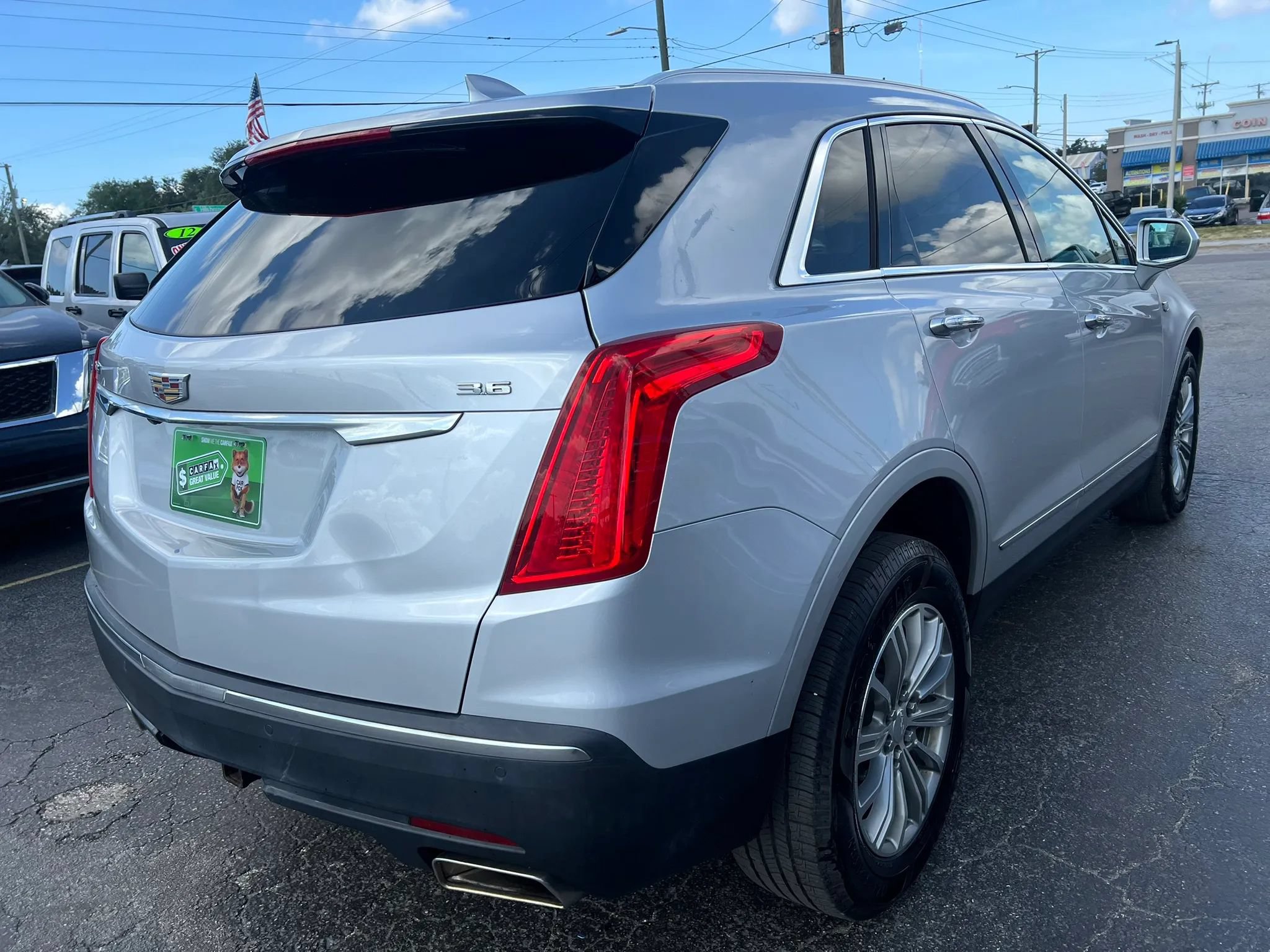 Used 2017 Cadillac XT5 Luxury w/ Driver Awareness Package FWD image 5
