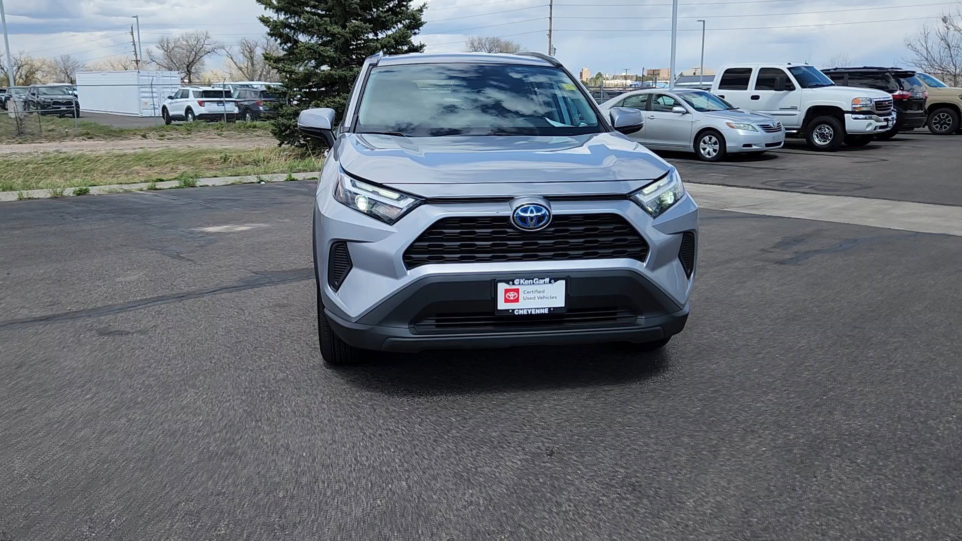 Used 2024 Toyota RAV4 LE AWD/4WD image 4