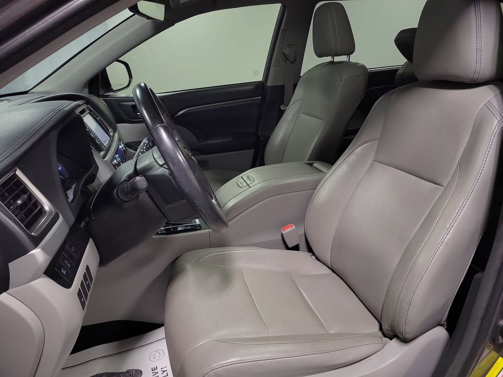 Used 2018 Toyota Highlander Limited image 13