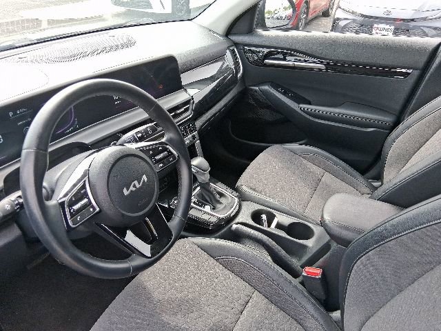 Used 2025 Kia Seltos S FWD image 16