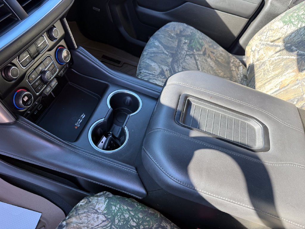 Used 2022 Chevrolet Suburban Z71 w/ Luxury Package AWD/4WD image 15