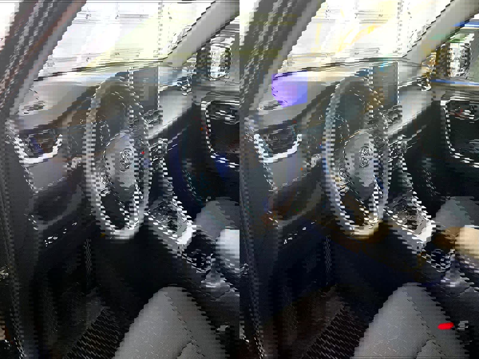 Used 2023 Toyota RAV4 XLE w/ Convenience Package image 8