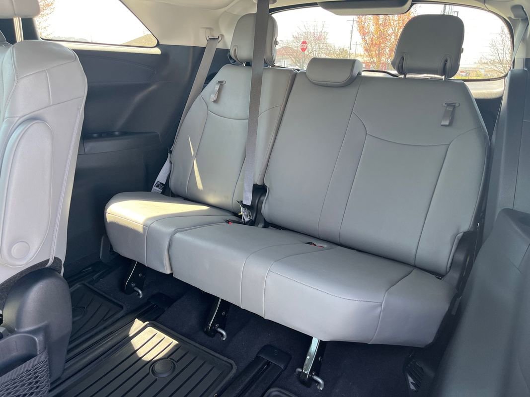 Used 2025 Toyota Sienna XLE AWD/4WD image 23