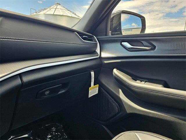 New 2025 Jeep Grand Cherokee L Altitude image 25