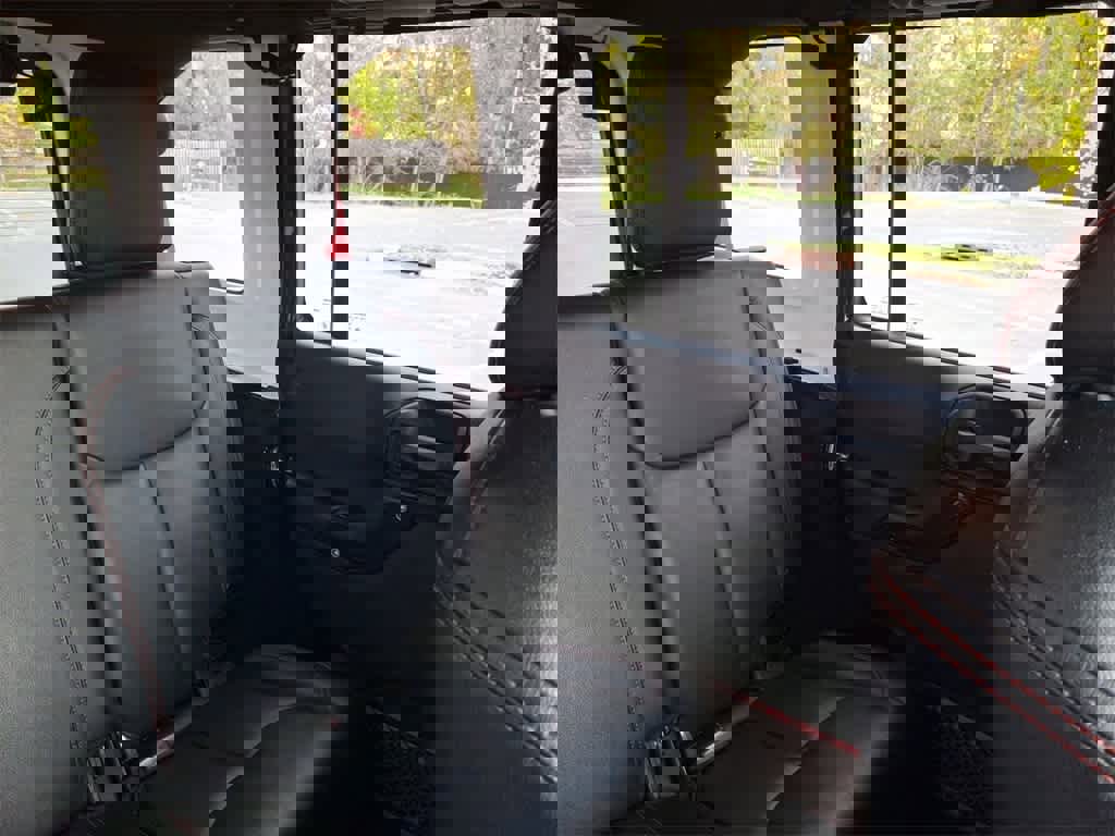 Used 2017 Jeep Wrangler Unlimited Rubicon image 14