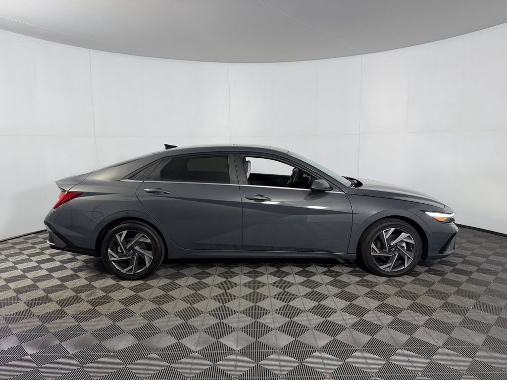 Used 2024 Hyundai Elantra Limited image 5