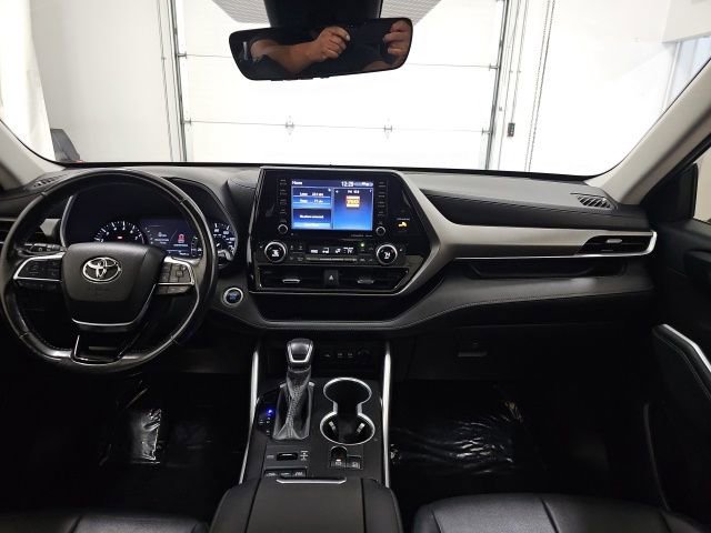 Used 2020 Toyota Highlander XLE image 33