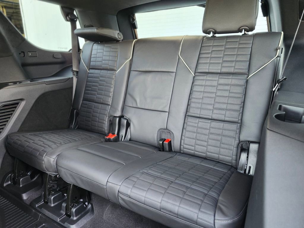 Certified 2026 Cadillac Escalade Platinum Sport w/ LPO, ONYX Package AWD/4WD image 16