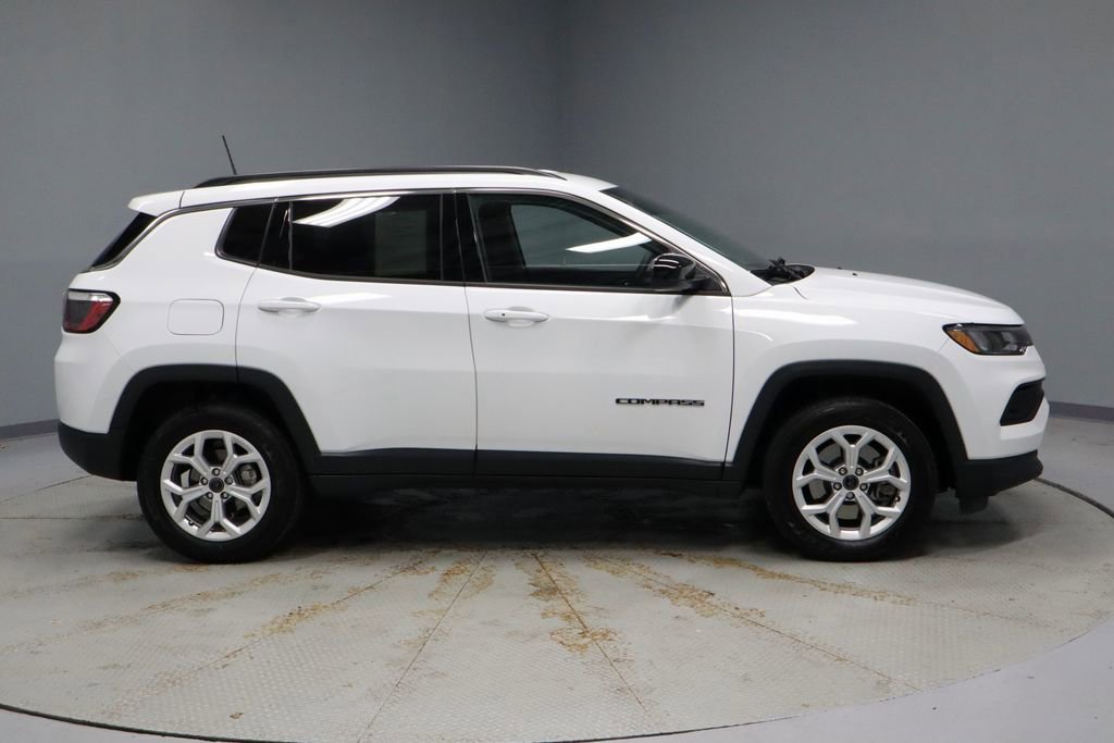 Used 2025 Jeep Compass Latitude image 11