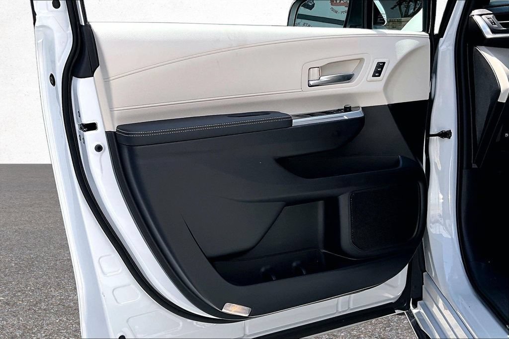 New 2026 Toyota Sienna Platinum AWD/4WD image 18