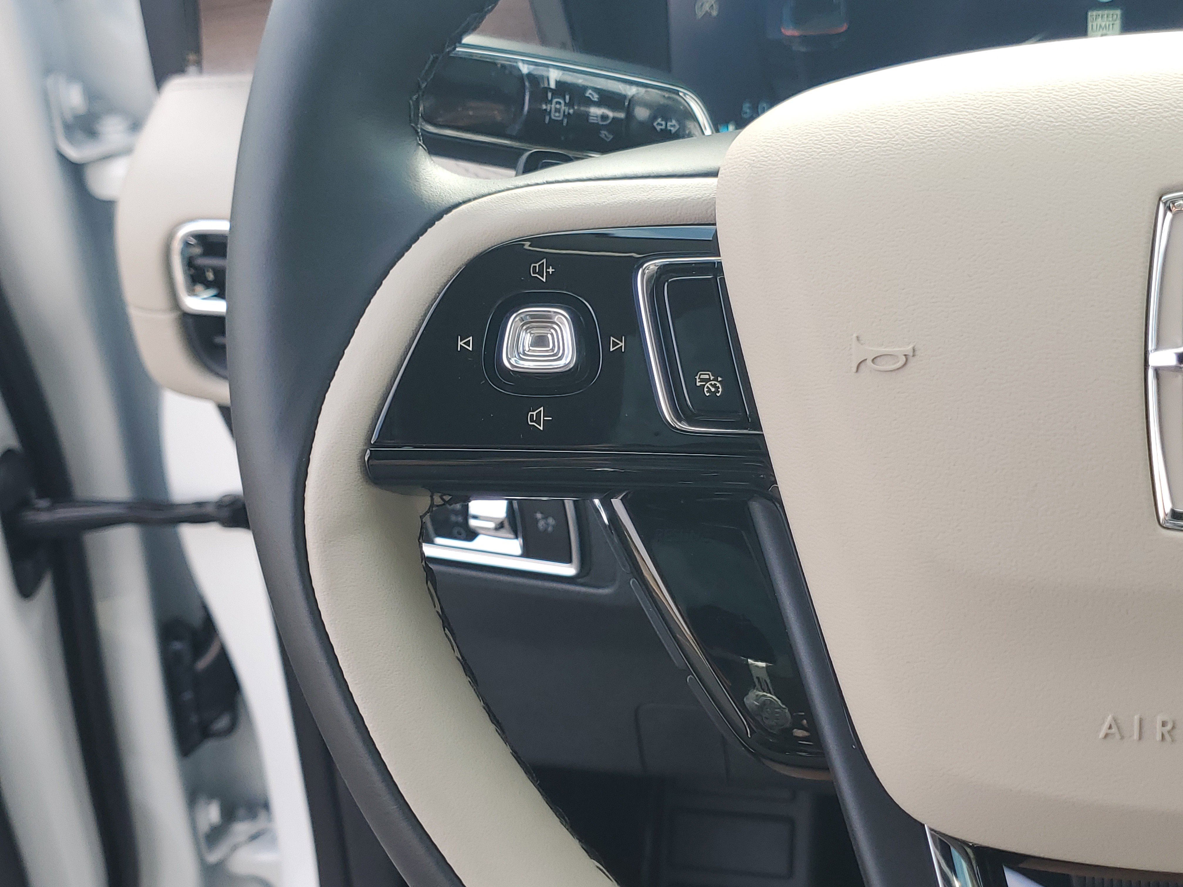 New 2026 Lincoln Corsair Reserve image 17