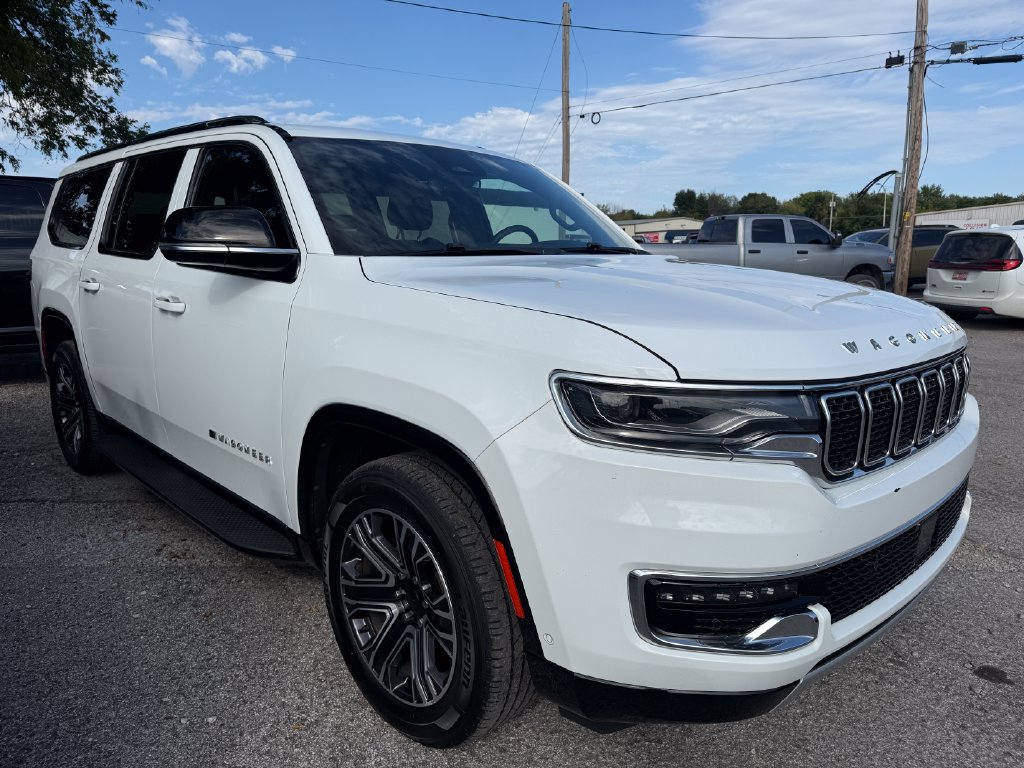 Used 2024 Jeep Wagoneer L Series II AWD/4WD image 16