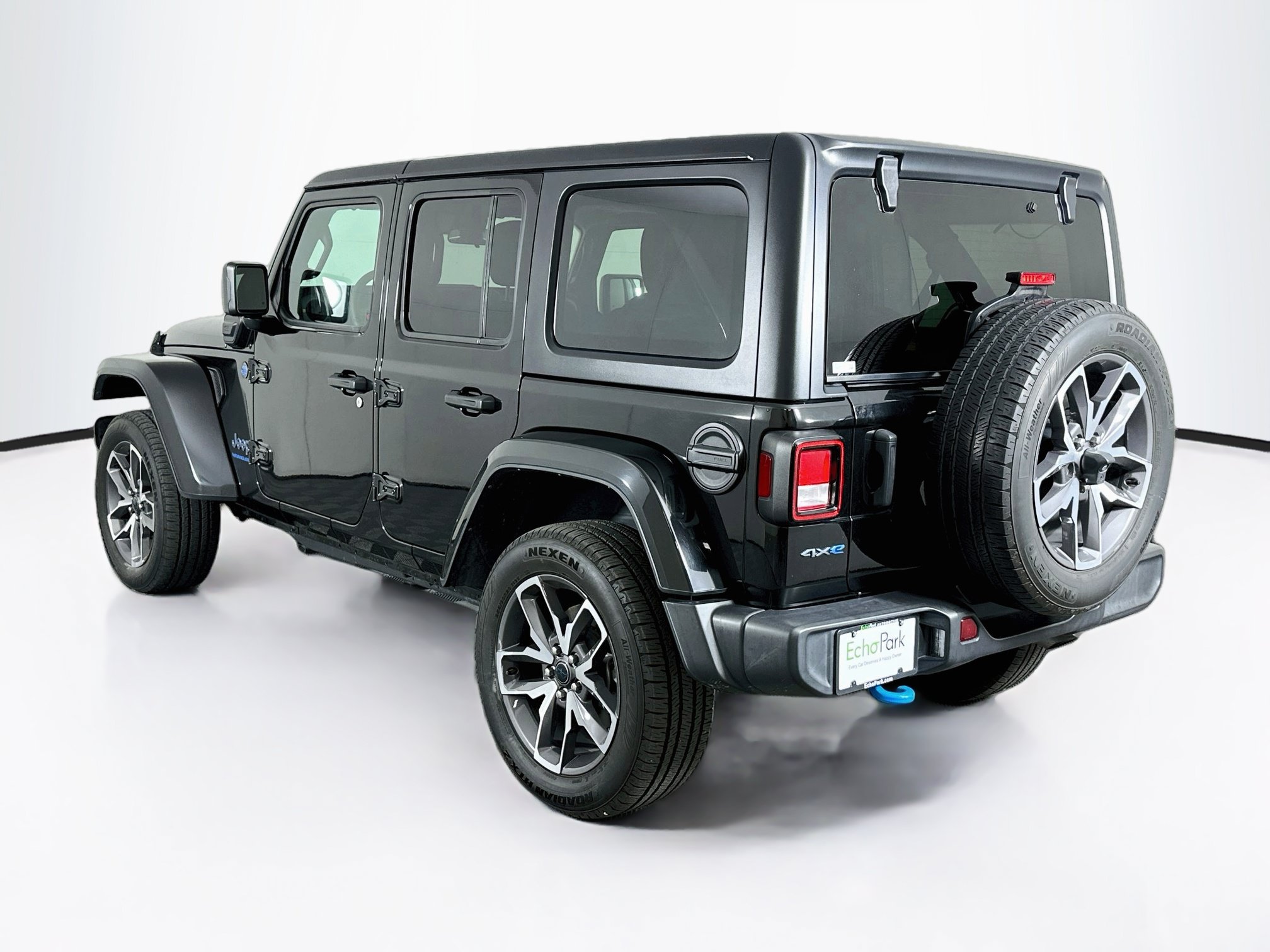 Used 2024 Jeep Wrangler Unlimited w/ LED Headlamp & Fog Lamp Group AWD/4WD image 5