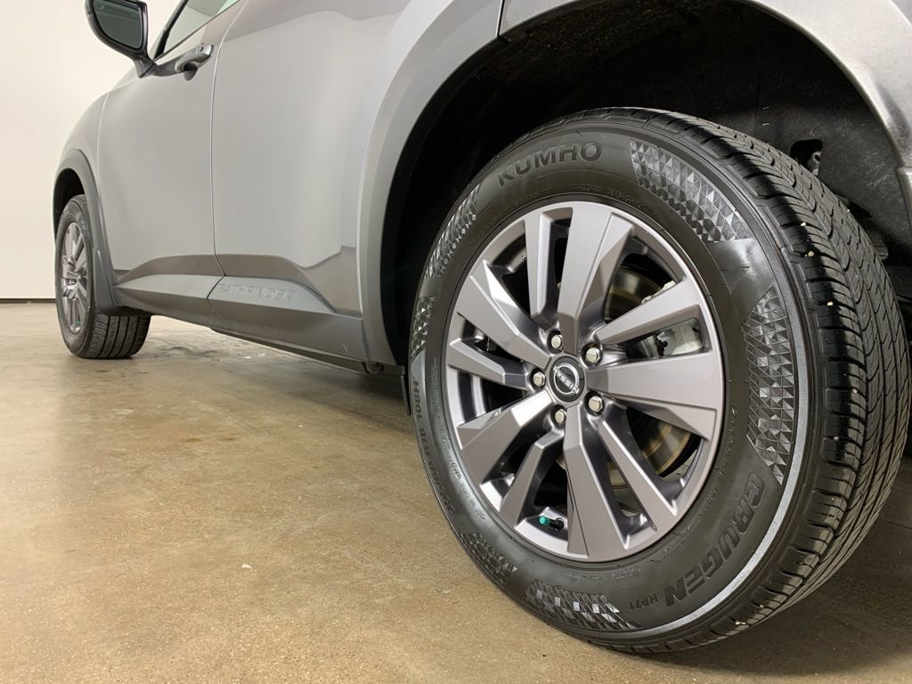 Used 2023 Nissan Pathfinder SV image 16