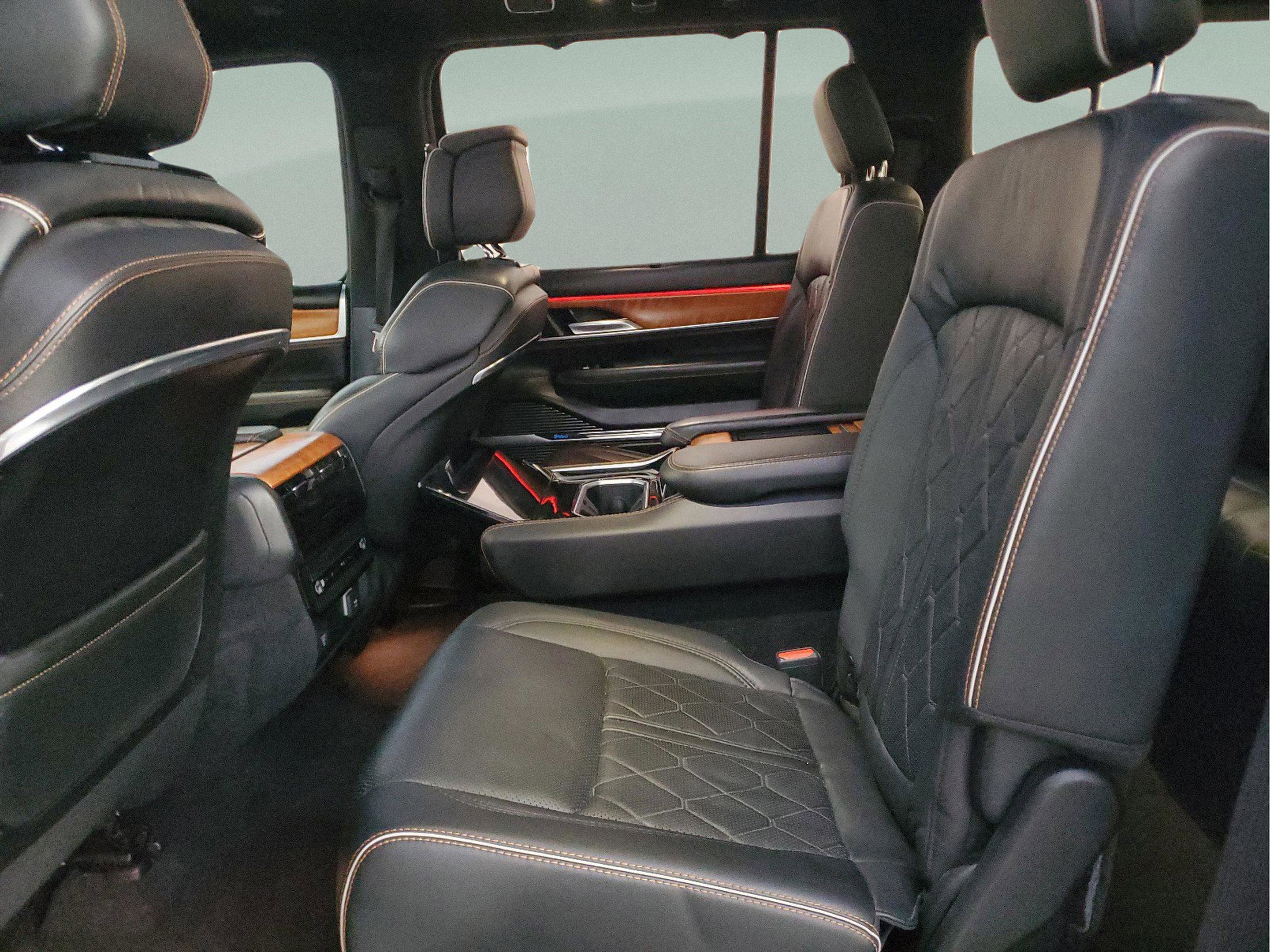 Used 2023 Jeep Grand Wagoneer Series III image 9