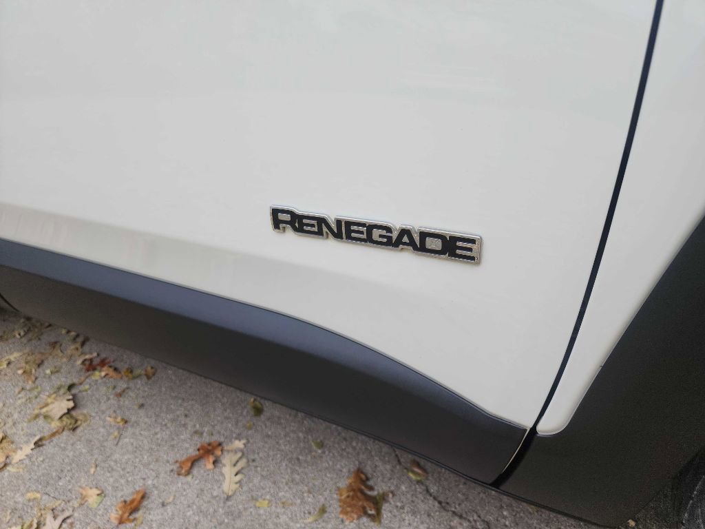 Used 2017 Jeep Renegade Latitude image 15