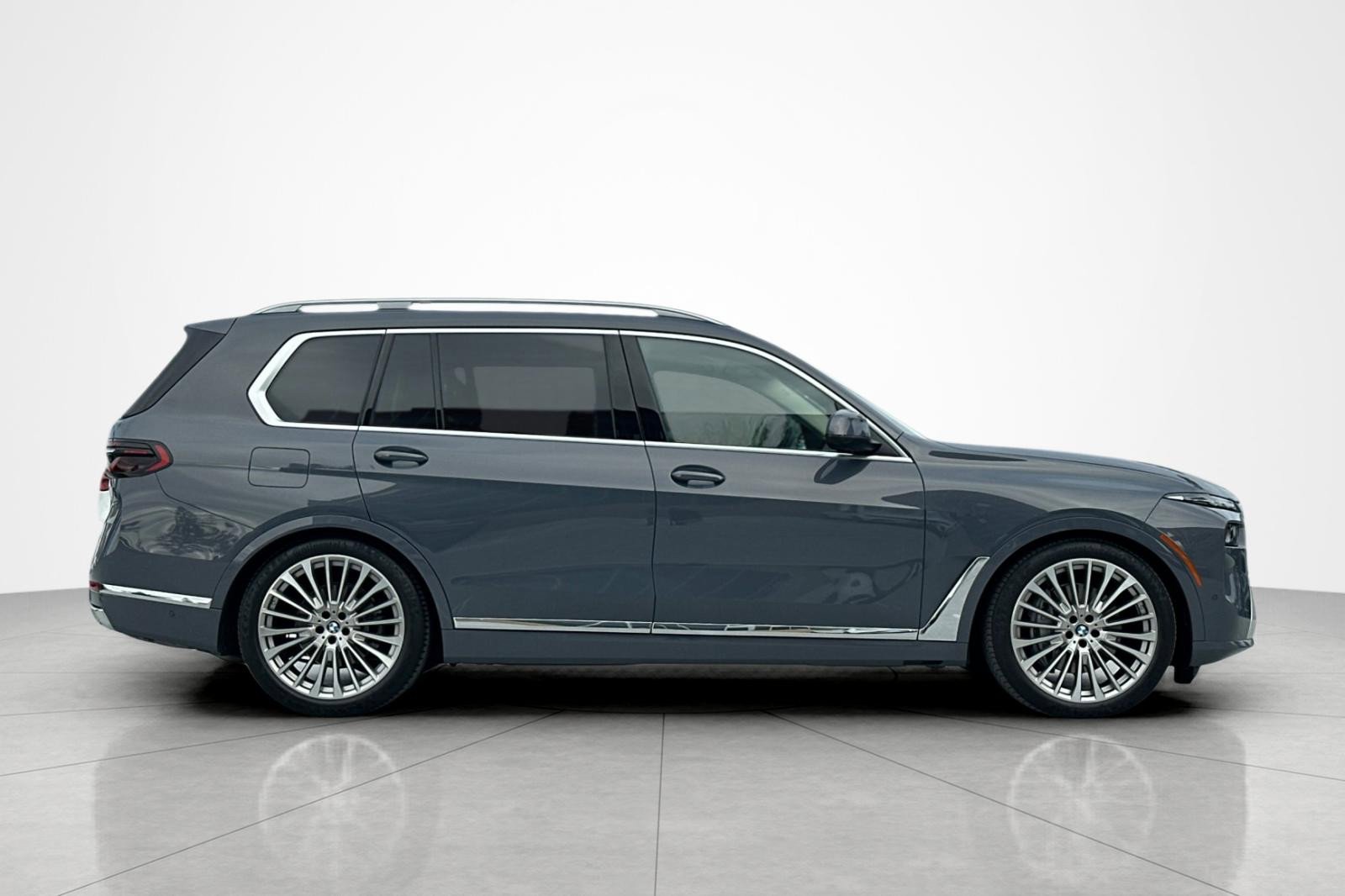 Used 2024 BMW X7 xDrive40i w/ Premium Package AWD/4WD image 6