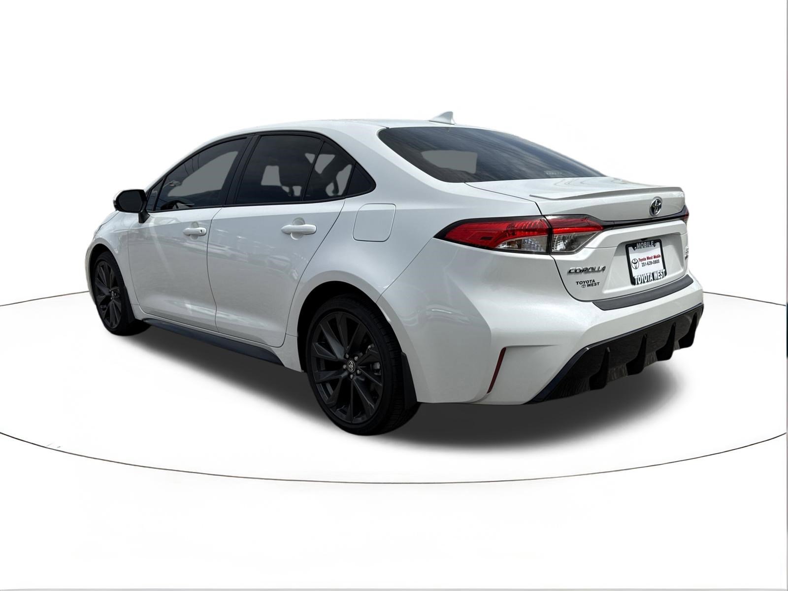 Used 2025 Toyota Corolla SE w/ SE Premium Package image 5