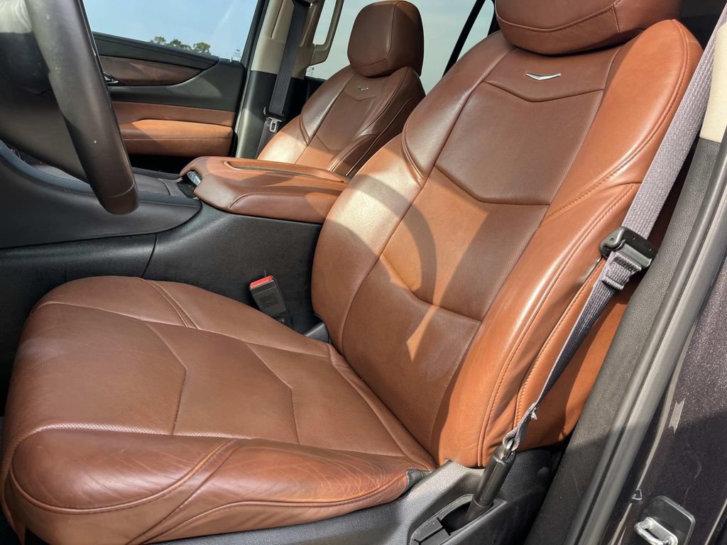 Used 2017 Cadillac Escalade Premium Luxury RWD image 33
