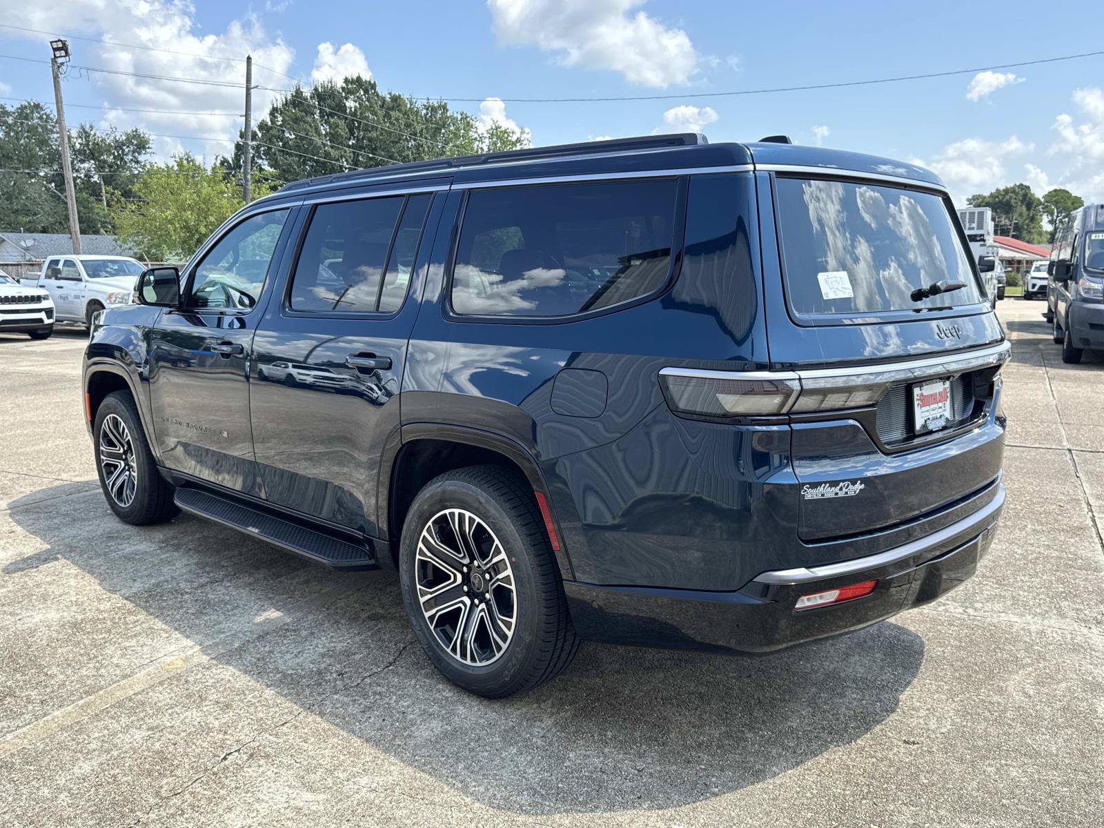 New 2026 Jeep Grand Wagoneer 2WD w/ Premium Group I image 4