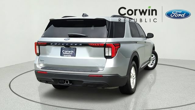 Used 2025 Ford Explorer Active AWD/4WD image 5