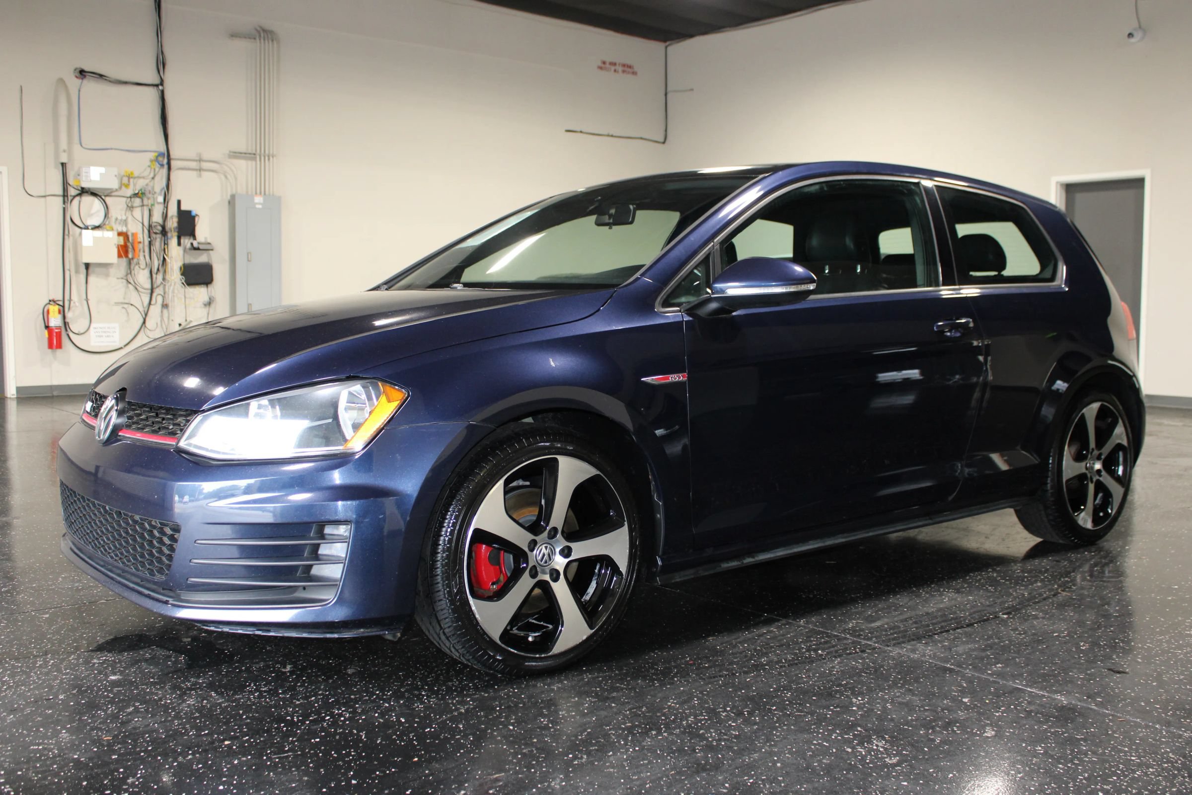 Used 2015 Volkswagen GTI SE FWD image 6