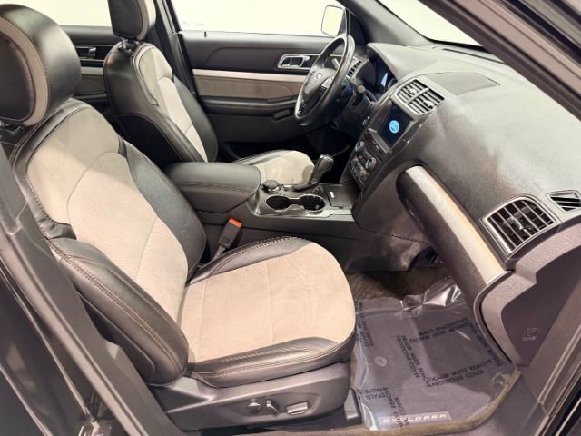 Used 2017 Ford Explorer XLT w/ Equipment Group 202A image 29