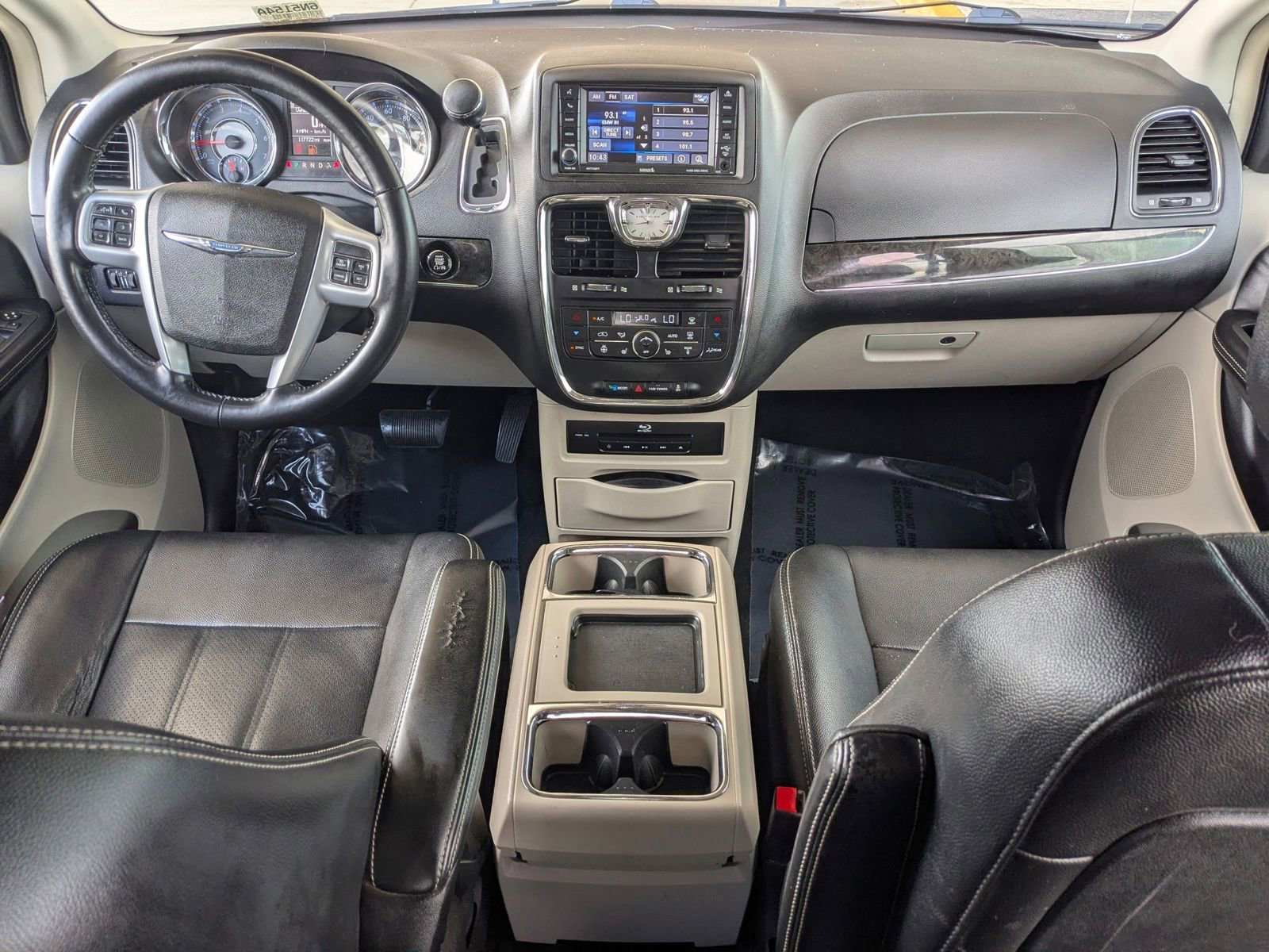 Used 2014 Chrysler Town & Country Touring-L w/ Driver Convenience Group FWD image 23