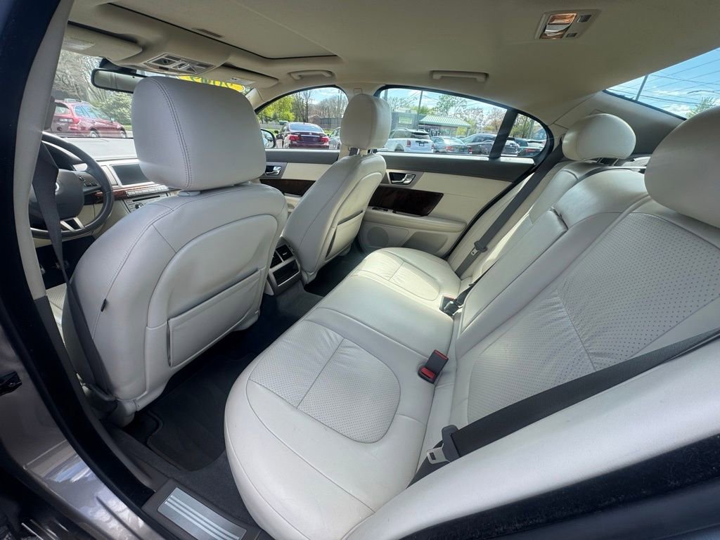 Used 2009 Jaguar XF Premium RWD image 27