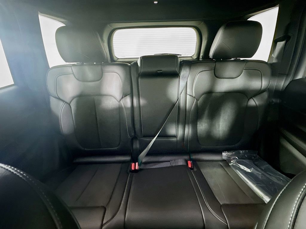 New 2025 Jeep Grand Cherokee Altitude AWD/4WD image 10