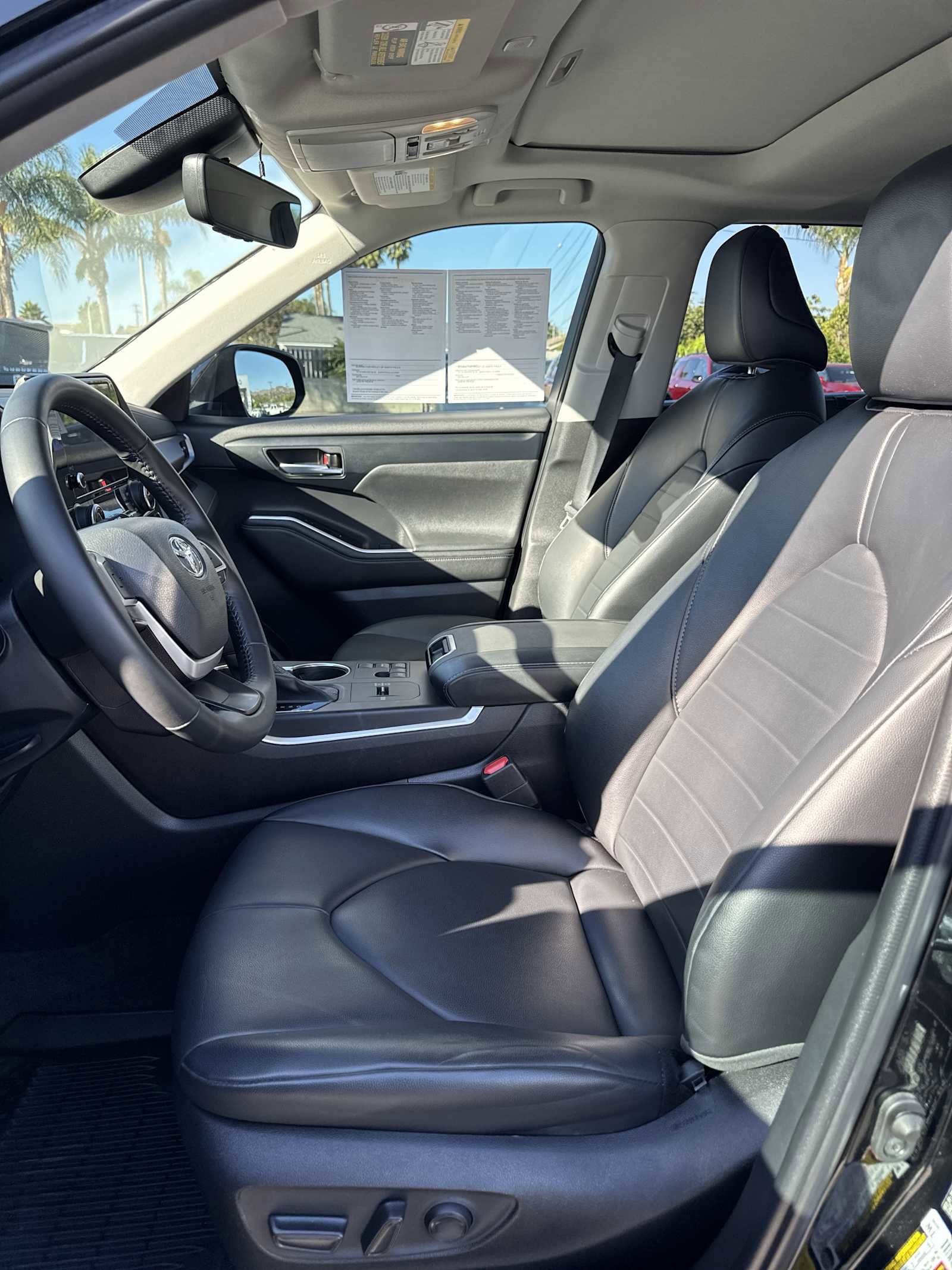 Used 2023 Toyota Highlander XLE image 18