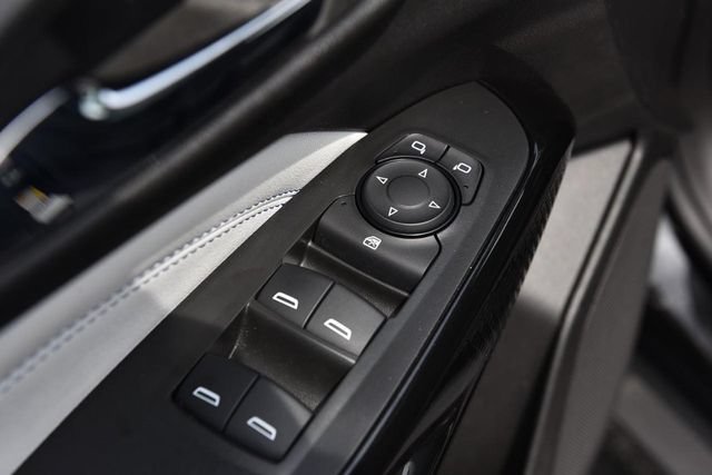 Used 2025 Chevrolet Trax LT w/ LT Convenience Package FWD image 8
