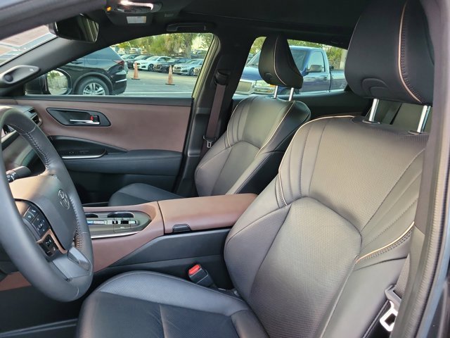 Used 2023 Toyota Crown Limited image 10