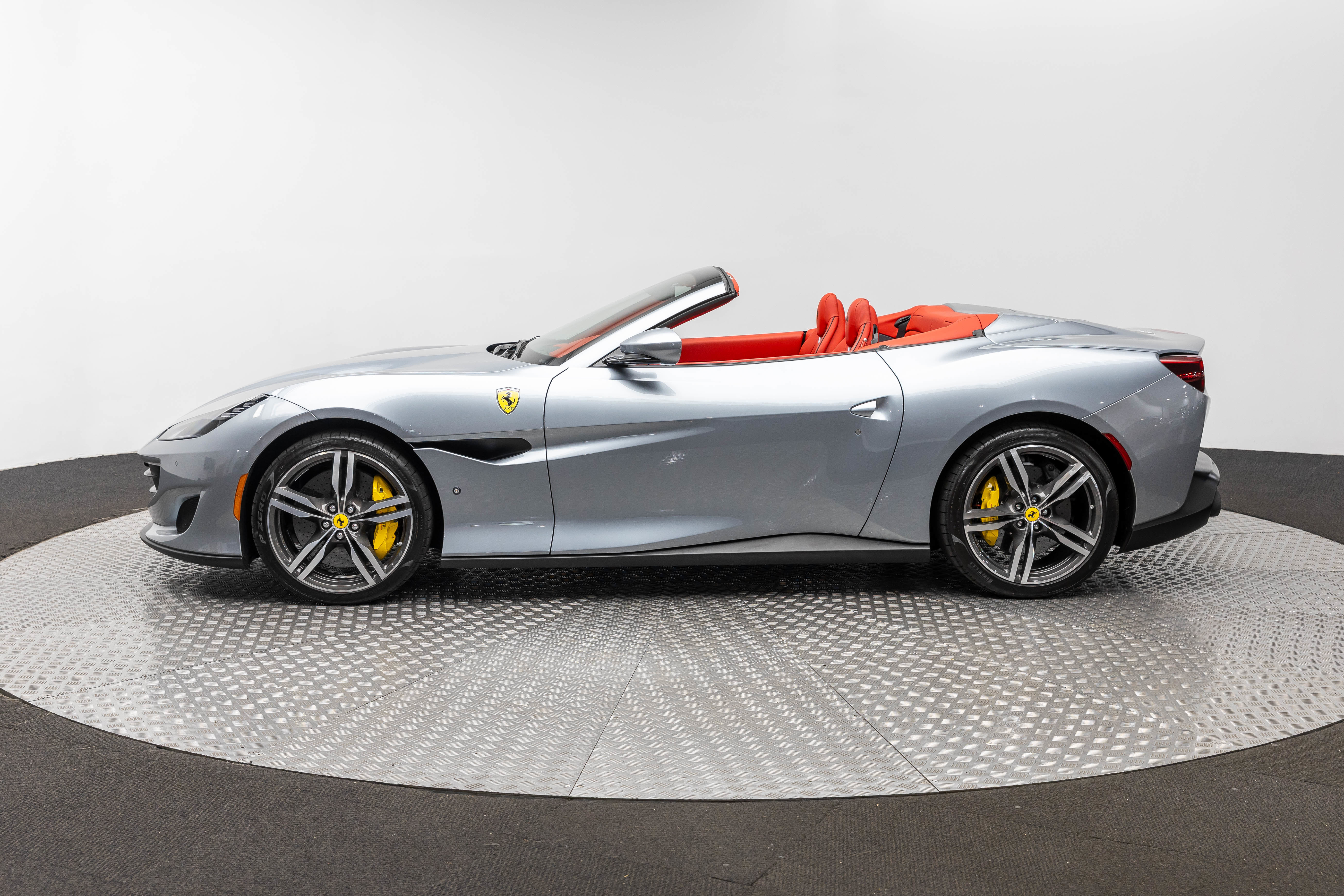 Certified 2019 Ferrari Portofino RWD image 2