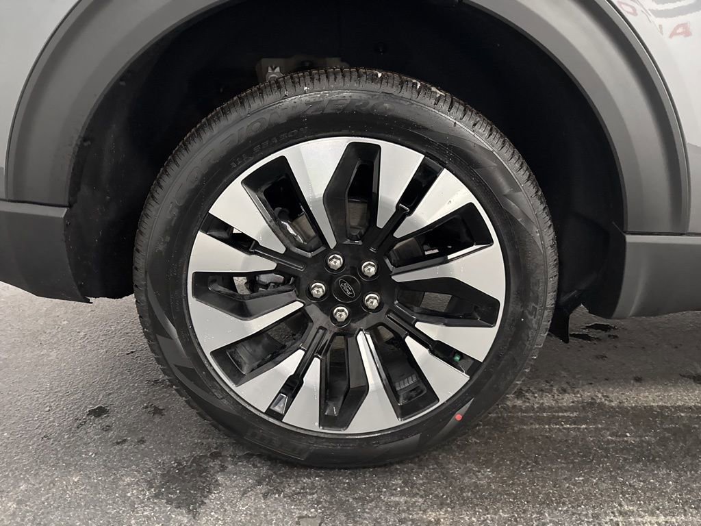 New 2026 Ford Explorer Platinum image 13