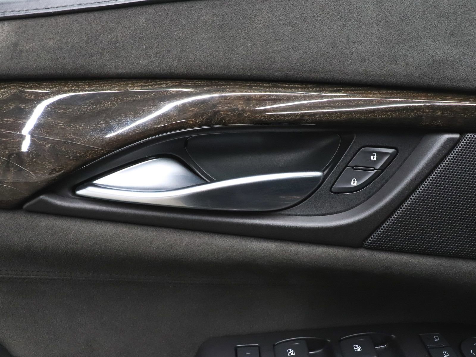 Used 2016 Cadillac Escalade Platinum image 15