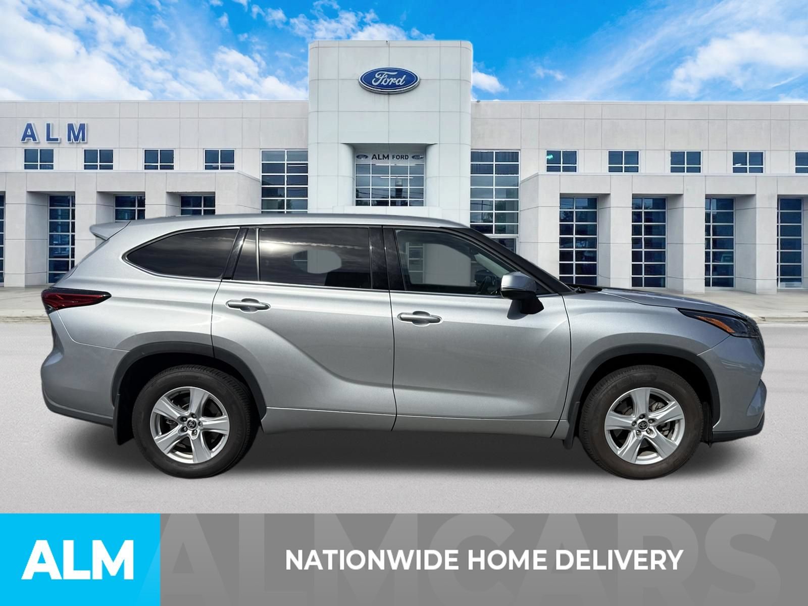 Used 2021 Toyota Highlander L AWD/4WD image 4