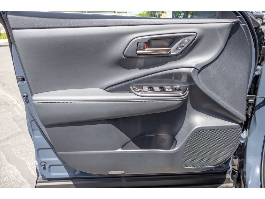 Used 2025 Toyota Crown Signia w/ Tow-Hitch Package (TMS) AWD/4WD image 18
