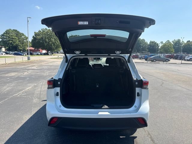 Used 2025 Toyota Highlander XLE FWD image 21
